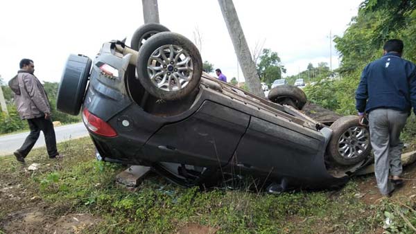 கோமா நிலையில் போராடும் டாக்டர்.. விபத்திற்கு காரணம் தெரிந்தால் இனி காரில் பயணிக்கவே மாட்டீர்கள் கோமா நிலையில் போராடும் டாக்டர்.. விபத்திற்கு காரணம் தெரிந்தால் இனி காரில் பயணிக்கவே மாட்டீர்கள்