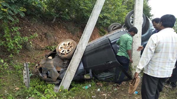 கோமா நிலையில் போராடும் டாக்டர்.. விபத்திற்கு காரணம் தெரிந்தால் இனி காரில் பயணிக்கவே மாட்டீர்கள் கோமா நிலையில் போராடும் டாக்டர்.. விபத்திற்கு காரணம் தெரிந்தால் இனி காரில் பயணிக்கவே மாட்டீர்கள்