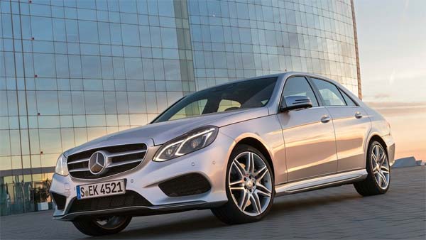 80 லட்ச ரூபாய் காரை சின்னாபின்னமாக்கியது இதற்குதான்! தொழிலதிபரின் மனித நேயத்திற்கு குவியும் பாராட்டு