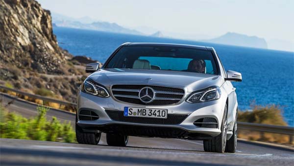 80 லட்ச ரூபாய் காரை சின்னாபின்னமாக்கியது இதற்குதான்! தொழிலதிபரின் மனித நேயத்திற்கு குவியும் பாராட்டு