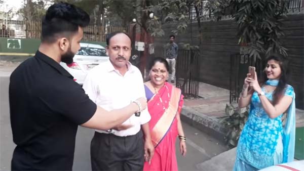 பெற்றோர்களின் கனவை நிறைவேற்ற மகன் கொடுத்த சர்ப்ரைஸ் பரிசு... வைரலாகும் நெகிழ்ச்சி வீடியோ...