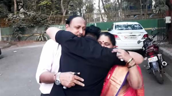 பெற்றோர்களின் கனவை நிறைவேற்ற மகன் கொடுத்த சர்ப்ரைஸ் பரிசு... வைரலாகும் நெகிழ்ச்சி வீடியோ...