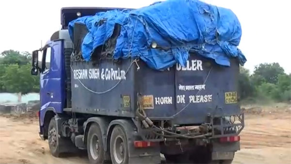 380 டன் ராமர் சிலையை அசால்ட்டாக இழுத்து வரும் வால்வோ புல்லர் டிரக்!