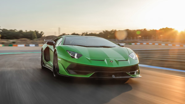 349 கிமீ வேகத்தில் செல்லும் லம்போர்கினி கார் பெங்களூர் வாடிக்கையாளருக்கு டெலிவிரி!