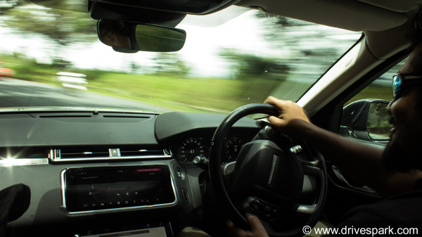 புத்தாண்டு பரிசு... லேண்ட்ரோவர் வெலார் எஸ்யூவி விலை ரூ.14 லட்சம் குறைகிறது