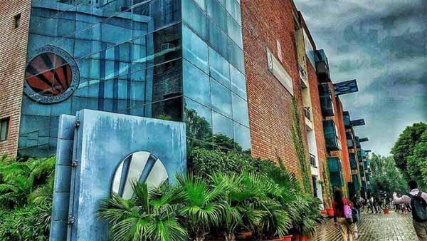 சூரிய சக்தியில் இயங்கும் முதல் டிரைவர்லெஸ் பஸ்! கண்டுபிடித்தது யார் என தெரிந்தால் ஆச்சரியம் நிச்சயம்...