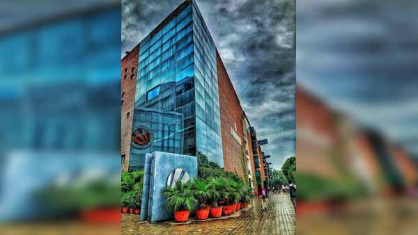 சூரிய சக்தியில் இயங்கும் முதல் டிரைவர்லெஸ் பஸ்! கண்டுபிடித்தது யார் என தெரிந்தால் ஆச்சரியம் நிச்சயம்...