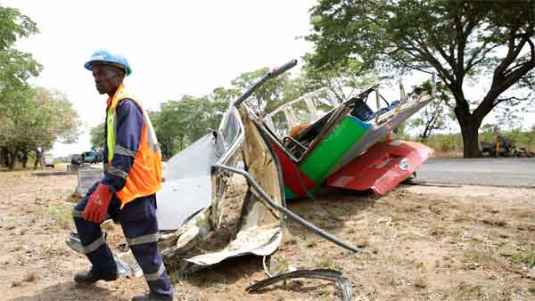 விபத்தில் சிக்கிய 60 பேரின் உயிரை காப்பாற்றிய உன்னத மனிதர்.. காரணம் தெரிந்தால் கண்ணீர் வருவது உறுதி