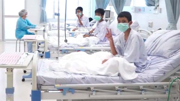 விபத்தில் சிக்கிய 60 பேரின் உயிரை காப்பாற்றிய உன்னத மனிதர்.. காரணம் தெரிந்தால் கண்ணீர் வருவது உறுதி