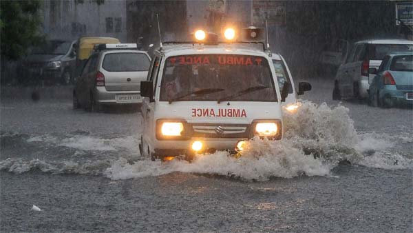 விபத்தில் சிக்கிய 60 பேரின் உயிரை காப்பாற்றிய உன்னத மனிதர்.. காரணம் தெரிந்தால் கண்ணீர் வருவது உறுதி