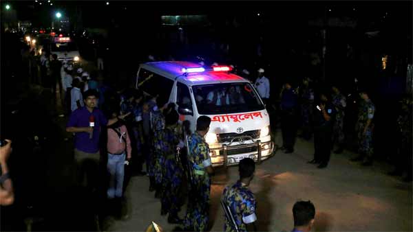 விபத்தில் சிக்கிய 60 பேரின் உயிரை காப்பாற்றிய உன்னத மனிதர்.. காரணம் தெரிந்தால் கண்ணீர் வருவது உறுதி