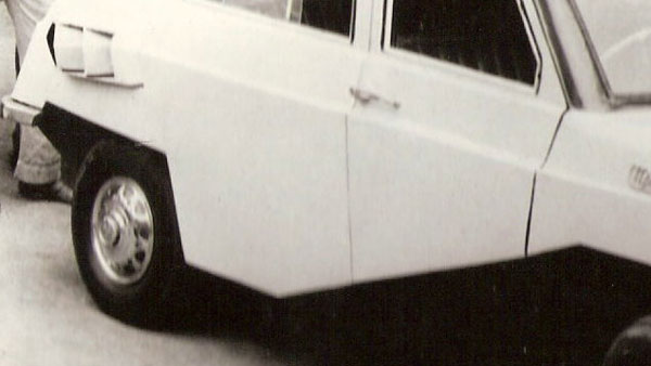 இந்தியாவின் முதல் நானோ காரை உருவாக்கிய படிக்காத மேதை!