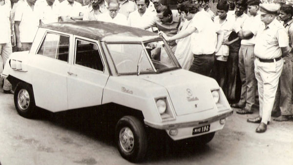 இந்தியாவின் முதல் நானோ காரை உருவாக்கிய படிக்காத மேதை!