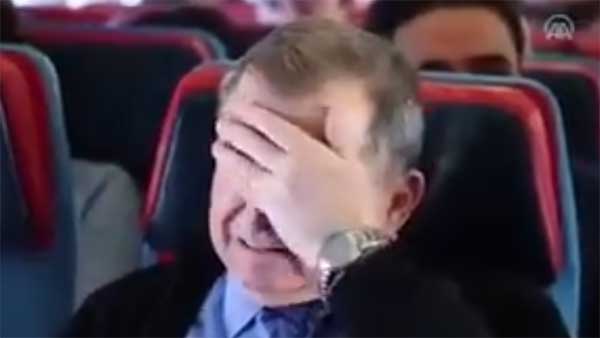 விமானத்தில் பயணித்த அனைவரையும் கண்ணீர் சிந்த வைத்த பைலட்... காரணம் தெரிந்தால் நெகிழ்ந்து போவீர்கள்