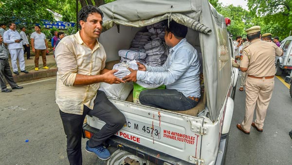 இளம் ஐஏஎஸ் அதிகாரி கைது... காரணம் என்னவென்று தெரிந்தால் கோவப்படுவீர்கள்...