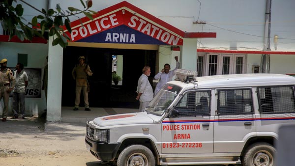 இளம் ஐஏஎஸ் அதிகாரி கைது... காரணம் என்னவென்று தெரிந்தால் கோவப்படுவீர்கள்...