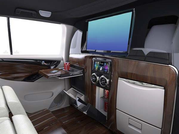 டொயோட்டா இன்னோவா க்ரிஸ்ட்டா காருக்கு அசத்தலான கஸ்டமைஸ் பேக்கேஜ்!