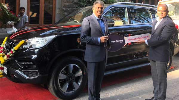 மஹிந்திரா குழும தலைவர் ஆனந்த் மஹிந்திரா வாங்கிய புது கார் இதுதான்! இந்தியாவின் மீது இவ்வளவு பக்தியா?