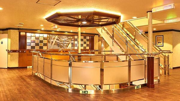 உல்லாச கப்பலின் 11வது மாடியில் இருந்து கடலில் குதித்த பயணி... காரணம் தெரிந்தால் அதிர்ச்சியடைவீர்கள்