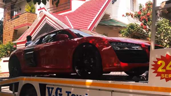 பெற்றோருக்கு சர்ப்ரைஸாக சூப்பர் கார் பரிசளித்த மகன்... விலை எவ்வளவு என தெரிந்தால் ஆச்சரியம் உறுதி...