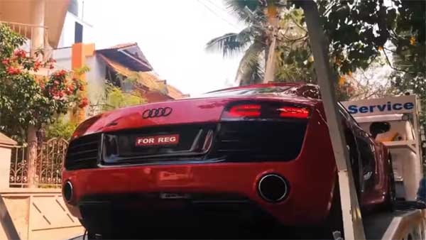 பெற்றோருக்கு சர்ப்ரைஸாக சூப்பர் கார் பரிசளித்த மகன்... விலை எவ்வளவு என தெரிந்தால் ஆச்சரியம் உறுதி...