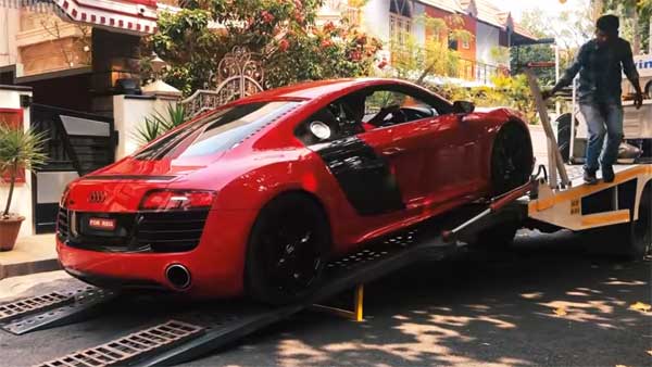 பெற்றோருக்கு சர்ப்ரைஸாக சூப்பர் கார் பரிசளித்த மகன்... விலை எவ்வளவு என தெரிந்தால் ஆச்சரியம் உறுதி...