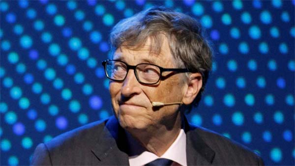 கடும் குளிரில் கடை முன்பாக வரிசையில் நின்ற பில் கேட்ஸ்... காரணம் தெரிந்தால் ஆச்சரியப்படுவீர்கள்...