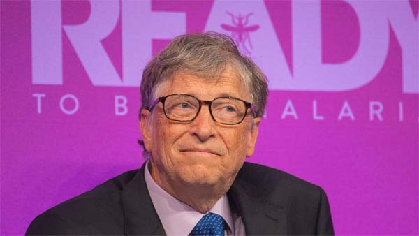 கடும் குளிரில் கடை முன்பாக வரிசையில் நின்ற பில் கேட்ஸ்... காரணம் தெரிந்தால் ஆச்சரியப்படுவீர்கள்...