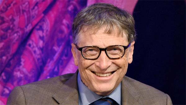 கடும் குளிரில் கடை முன்பாக வரிசையில் நின்ற பில் கேட்ஸ்... காரணம் தெரிந்தால் ஆச்சரியப்படுவீர்கள்...