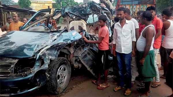 10 பேரின் உயிரை காவு வாங்கிய இந்த விபத்திற்கு காரணம் தெரிந்தால் இனி வாகனங்களில் பயணிக்க மாட்டீர்கள் 10 பேரின் உயிரை காவு வாங்கிய இந்த விபத்திற்கு காரணம் தெரிந்தால் இனி வாகனங்களில் பயணிக்க மாட்டீர்கள்