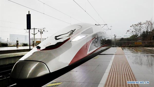 350 கிமீ வேகத்தில் செல்லும் 'டிரைவர்லெஸ்' புல்லட் ரயிலை அறிமுகப்படுத்தும் சீனா!