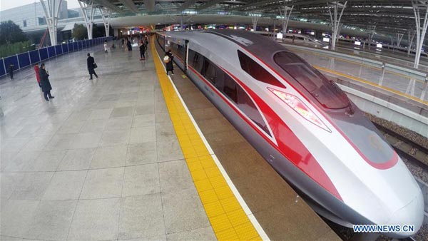 350 கிமீ வேகத்தில் செல்லும் 'டிரைவர்லெஸ்' புல்லட் ரயிலை அறிமுகப்படுத்தும் சீனா!