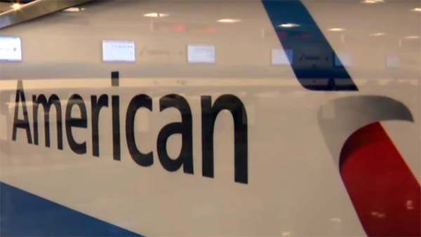 விமானத்தில் இருந்து இறக்கி விட்டதால் கைக்குழந்தையுடன் தவித்த தம்பதி... இரக்கமற்ற பயணிகளால் விபரீதம்