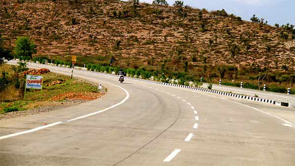 கோர விபத்தில் வாலிபர் பலி... உடல் எங்கே போனது என தெரிந்தால் நீங்கள் அதிர்ச்சியடைவது உறுதி... கோர விபத்தில் வாலிபர் பலி... உடல் எங்கே போனது என தெரிந்தால் நீங்கள் அதிர்ச்சியடைவது உறுதி...