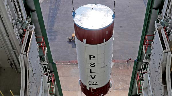 ஒரு பைசா கூட வாங்காமல் இந்த செயற்கைகோளை ஏவுகிறது இஸ்ரோ... காரணம் தெரிந்தால் ஆச்சரியம் உறுதி...