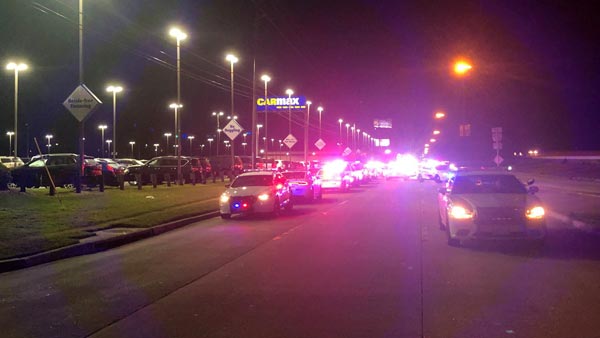 பல கோடி ரூபாய் கார்களை சில்லு சில்லாக நொறுக்கிய சிறுவர்கள்