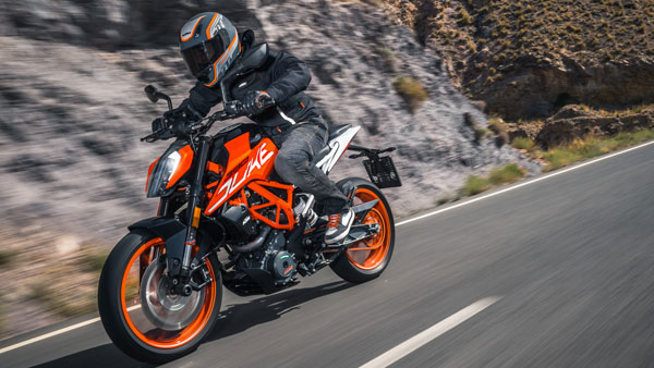 ஸ்கூட்டர்களை பின்னுக்கு தள்ளிய பைக்குகள்: விற்பனையில் சாதனை..!!