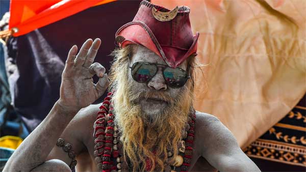 கும்பமேளாவில் சாதுவிற்கு கிடைத்த விலை உயர்ந்த பரிசு... என்னவென்று தெரிந்தால் ஆச்சரியப்படுவீர்கள்...