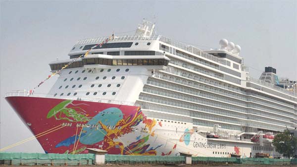 உல்லாச கப்பலின் 11வது மாடியில் இருந்து கடலில் குதித்த பயணி... காரணம் தெரிந்தால் அதிர்ச்சியடைவீர்கள்