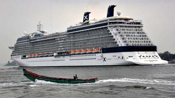 உல்லாச கப்பலின் 11வது மாடியில் இருந்து கடலில் குதித்த பயணி... காரணம் தெரிந்தால் அதிர்ச்சியடைவீர்கள்