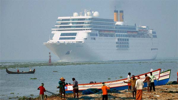 உல்லாச கப்பலின் 11வது மாடியில் இருந்து கடலில் குதித்த பயணி... காரணம் தெரிந்தால் அதிர்ச்சியடைவீர்கள்