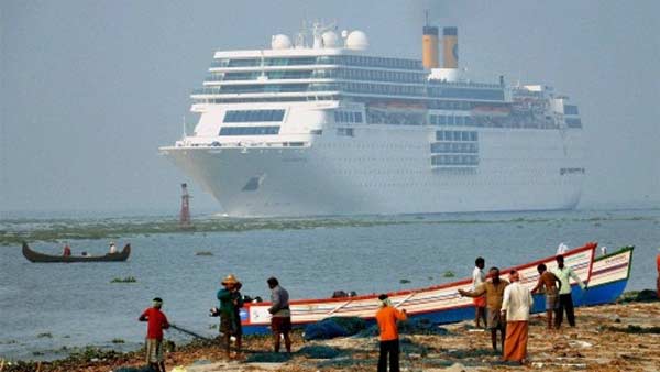 உல்லாச கப்பலின் 11வது மாடியில் இருந்து கடலில் குதித்த பயணி... காரணம் தெரிந்தால் அதிர்ச்சியடைவீர்கள்