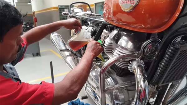 ராயல் என்ஃபீல்ட்650 பர்ஸ்ட் சர்வீஸ் பில் எவ்வளவு தெரியுமா? தெரிந்தால் ஷாக் ஆயிடுவீங்க!