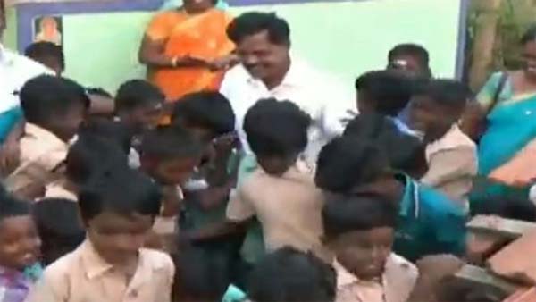 தலைமை ஆசிரியருக்கு புல்லட் பரிசளித்த மாணவ, மாணவிகள்... காரணம் தெரிந்தால் பெருமைப்படுவீர்கள்