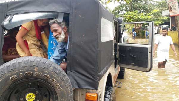உயிரை பணயம் வைத்து மக்களை மீட்டவர்களுக்கு ஏற்பட்ட சோகம்... கதறும் கேரள வெள்ள மீட்பு பணி ஹீரோக்கள்...