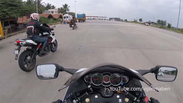 புல்லட் ரயிலை மிஞ்சும் வேகத்தில் பறந்த பைக்.. வைரலாகும் இந்த வீடியோவை பார்த்தால் அதிர்ச்சியடைவீர்கள்