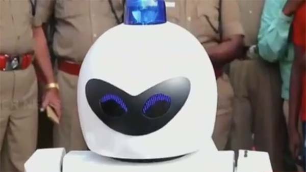 டிராபிக் ரோபோ லஞ்சம் வாங்குமா? சேலத்தில் அறிமுகம் செய்ததால் எடப்பாடிக்கு எதிராக கிளம்பியது சர்ச்சை