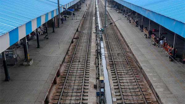 ரயில் தாமதம் ஆனதால் 400 இளைஞர்களுக்கு நேர்ந்த சோகம்... என்ன நடந்தது என தெரிந்தால் கோவப்படுவீர்கள்...