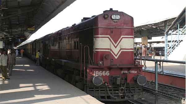 ரயில் தாமதம் ஆனதால் 400 இளைஞர்களுக்கு நேர்ந்த சோகம்... என்ன நடந்தது என தெரிந்தால் கோவப்படுவீர்கள்...