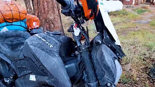 உயிரை பணயம் வைத்து இந்த இடத்தில் இந்திய கொடியை நாட்டிய இளைஞர்கள்... சாதனைக்கு உதவிய பைக் இதுதான்